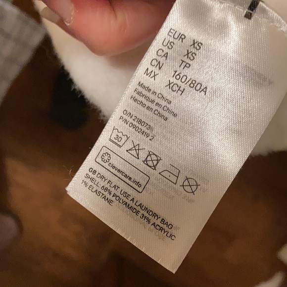 Beautiful soft fluffy white H&M sweater top - Picture 8 of 8